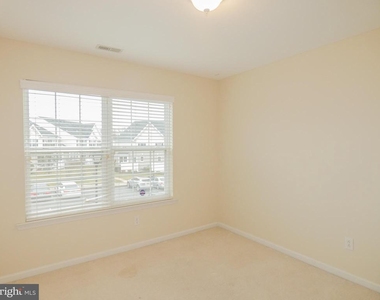 2105 Lexington Mews - Photo Thumbnail 35