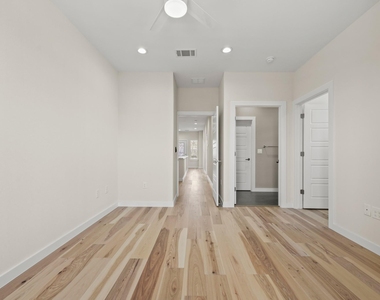 4801 Sara Dr - Photo Thumbnail 9