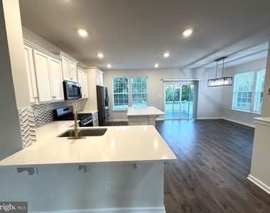 1 Autumn Park Boulevard - Photo Thumbnail 16