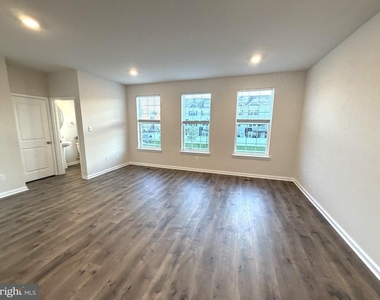 1 Autumn Park Boulevard - Photo Thumbnail 20
