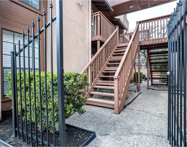 110 E 37th St - Photo Thumbnail 9