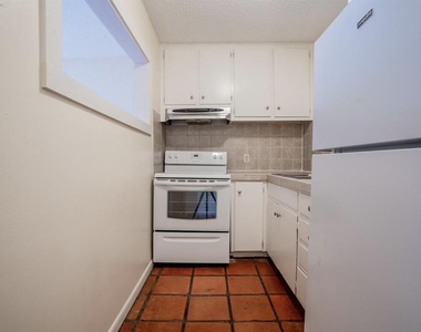 110 E 37th St - Photo Thumbnail 4