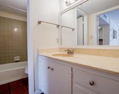 110 E 37th St - Photo Thumbnail 6