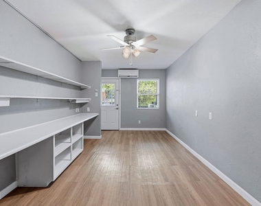 2910 Medical Arts St - Photo Thumbnail 5