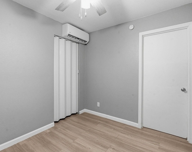 2910 Medical Arts St - Photo Thumbnail 3