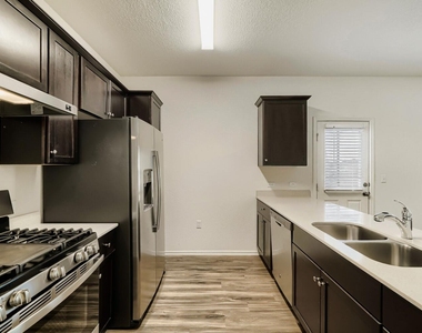 7001 Tonka Ln - Photo Thumbnail 10