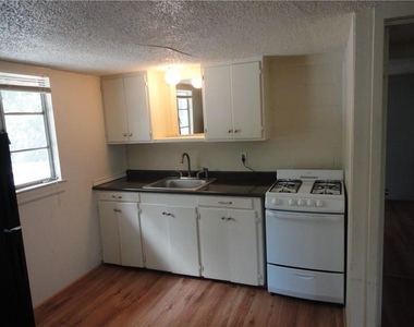 3205 Grooms St - Photo Thumbnail 4