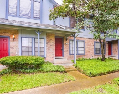 1411 Gracy Farms Ln - Photo Thumbnail 18