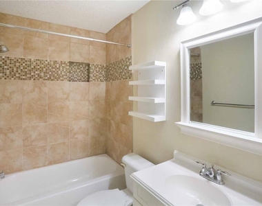 1411 Gracy Farms Ln - Photo Thumbnail 10