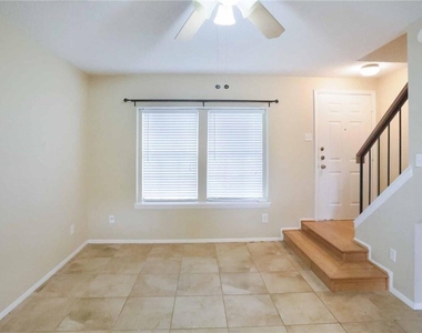 1411 Gracy Farms Ln - Photo Thumbnail 5