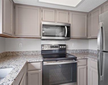 13357 Water Oak Ln - Photo Thumbnail 7