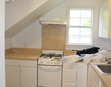 1010 W Live Oak St - Photo Thumbnail 3