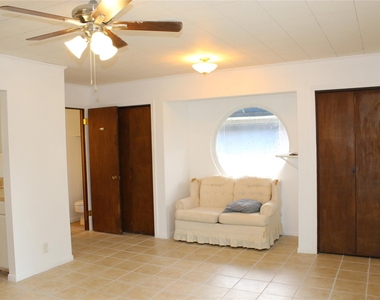 1010 W Live Oak St - Photo Thumbnail 2