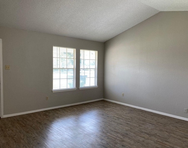 510 Willowbend Cv - Photo Thumbnail 1