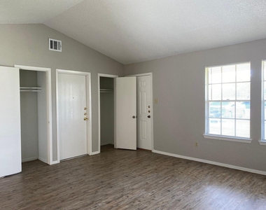 510 Willowbend Cv - Photo Thumbnail 5