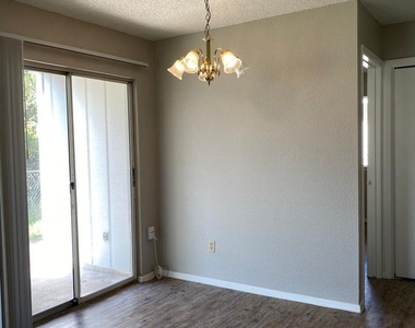 510 Willowbend Cv - Photo Thumbnail 2