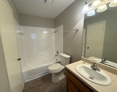 510 Willowbend Cv - Photo Thumbnail 15