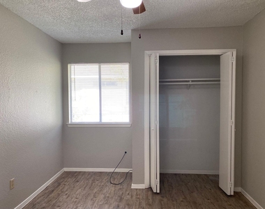 510 Willowbend Cv - Photo Thumbnail 9