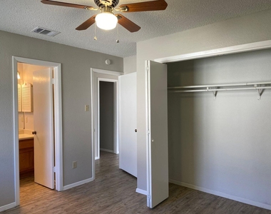 510 Willowbend Cv - Photo Thumbnail 6