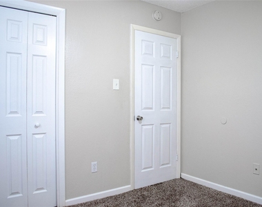 2306 Fuzz Fairway - Photo Thumbnail 9