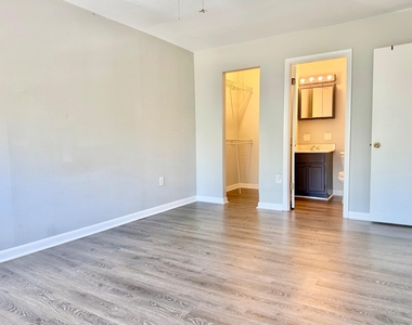 140 Royal Oak Drive - Photo Thumbnail 13