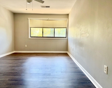 140 Royal Oak Drive - Photo Thumbnail 12