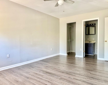 140 Royal Oak Drive - Photo Thumbnail 11