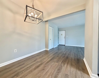 140 Royal Oak Drive - Photo Thumbnail 6