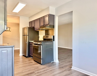140 Royal Oak Drive - Photo Thumbnail 9