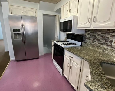 2167 Graythorn Road - Photo Thumbnail 3