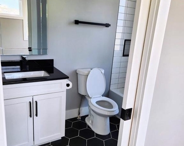 1915 H Street Ne - Photo Thumbnail 8