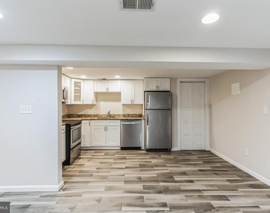 1213 Staples Street Ne - Photo Thumbnail 5