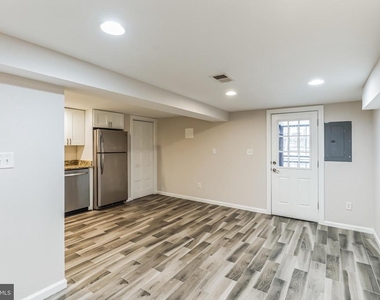 1213 Staples Street Ne - Photo Thumbnail 2