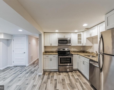 1213 Staples Street Ne - Photo Thumbnail 3
