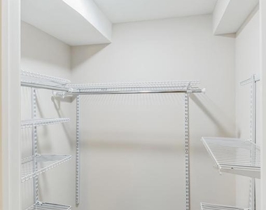 1213 Staples Street Ne - Photo Thumbnail 12