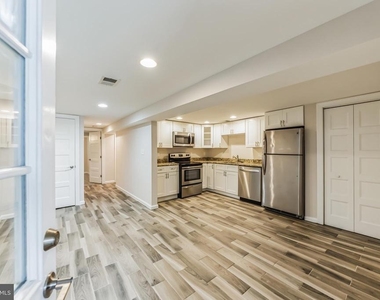 1213 Staples Street Ne - Photo Thumbnail 4