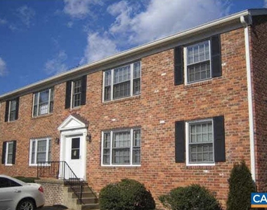 2422 Barracks Pl - Photo Thumbnail 3