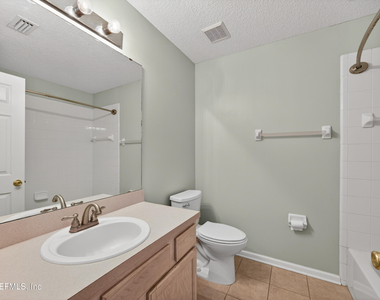 13727 Richmond Park Drive N - Photo Thumbnail 17