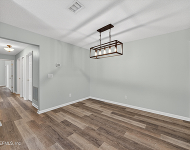13727 Richmond Park Drive N - Photo Thumbnail 5