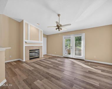 13727 Richmond Park Drive N - Photo Thumbnail 4