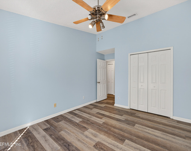 13727 Richmond Park Drive N - Photo Thumbnail 20