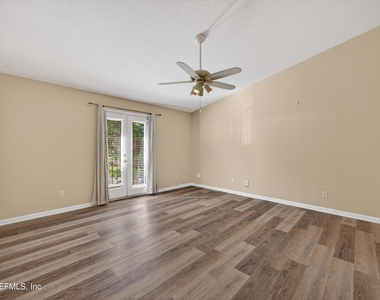 13727 Richmond Park Drive N - Photo Thumbnail 10