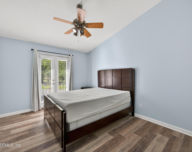 13727 Richmond Park Drive N - Photo Thumbnail 14