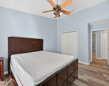 13727 Richmond Park Drive N - Photo Thumbnail 16