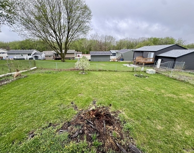 5556 N Thornwood Avenue - Photo Thumbnail 11