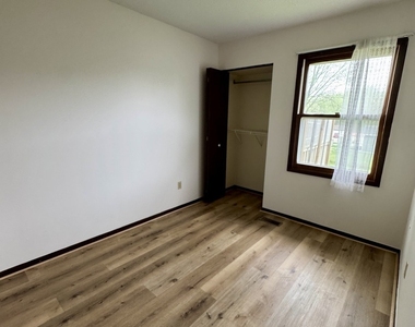 5556 N Thornwood Avenue - Photo Thumbnail 5