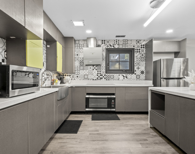 2307 Lake Street - Photo Thumbnail 11