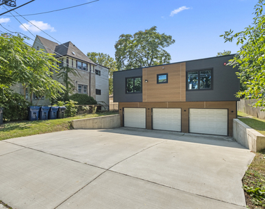 2307 Lake Street - Photo Thumbnail 3