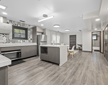 2307 Lake Street - Photo Thumbnail 7