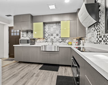 2307 Lake Street - Photo Thumbnail 12